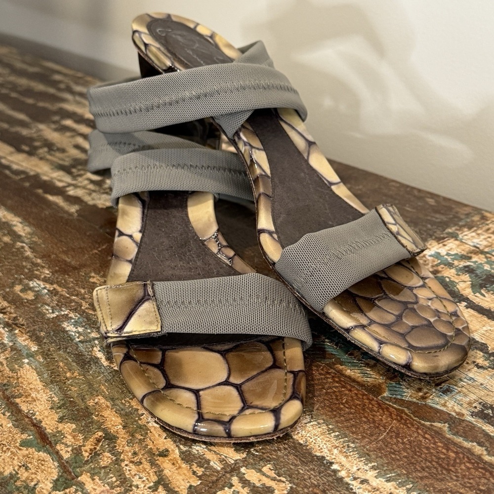 Donald J. Pliner Women's Stretchy Strap Sandals Embossed Reptile Heels Sz 8.5 N